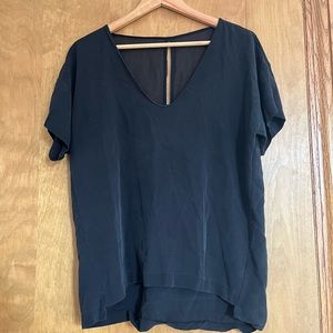 Aritzia size large black 100% silk crepe top